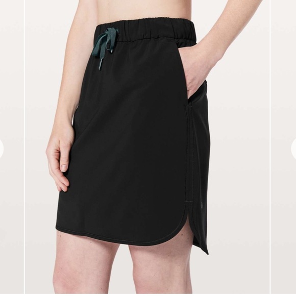 Lululemon On The Fly Skirt Woven Black. size 4 - Picture 9 of 10